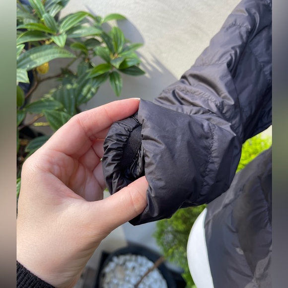 Uniqlo Lightweight Slim Down Puffer Jacket in Black, Small - Picture 6 of 14